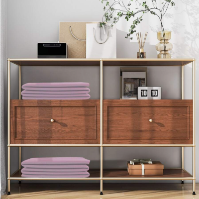 deux tapis plie et range dans  étagÚre