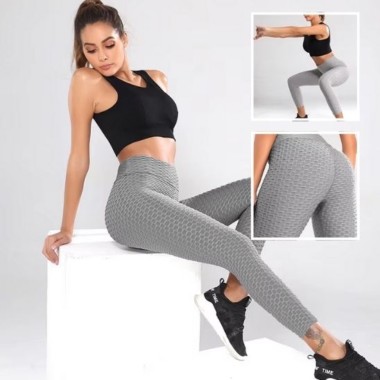 femme montre elasticite des leggings gris