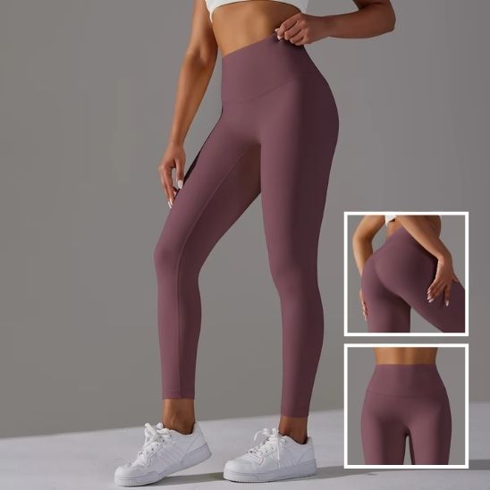 femme nous montre son leggings de couleur mauve