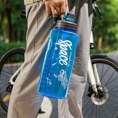 gourde de sport de couleur bleu