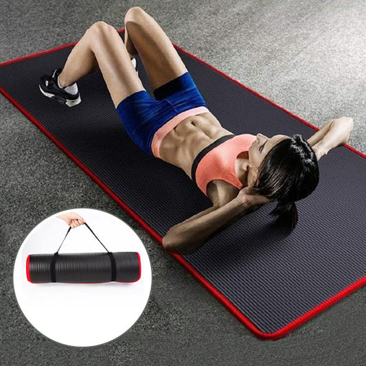 Femme couche sur le dos fait des abdominaux et on voie tapis roule