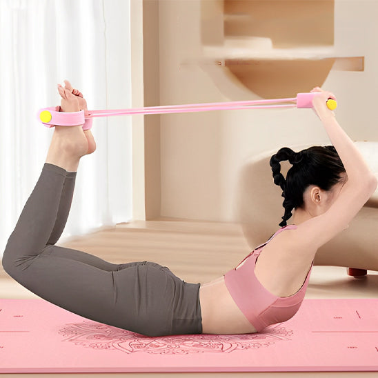 Femme sur le ventre étirement abdominaux en basculant bas et jambe