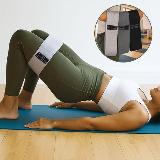 femme est couche sur le dos et levé ces fasse avec un élastique 