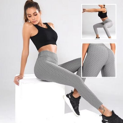 femme montre elasticite des leggings gris