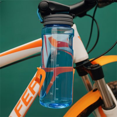 gourde de sport attache a un velo